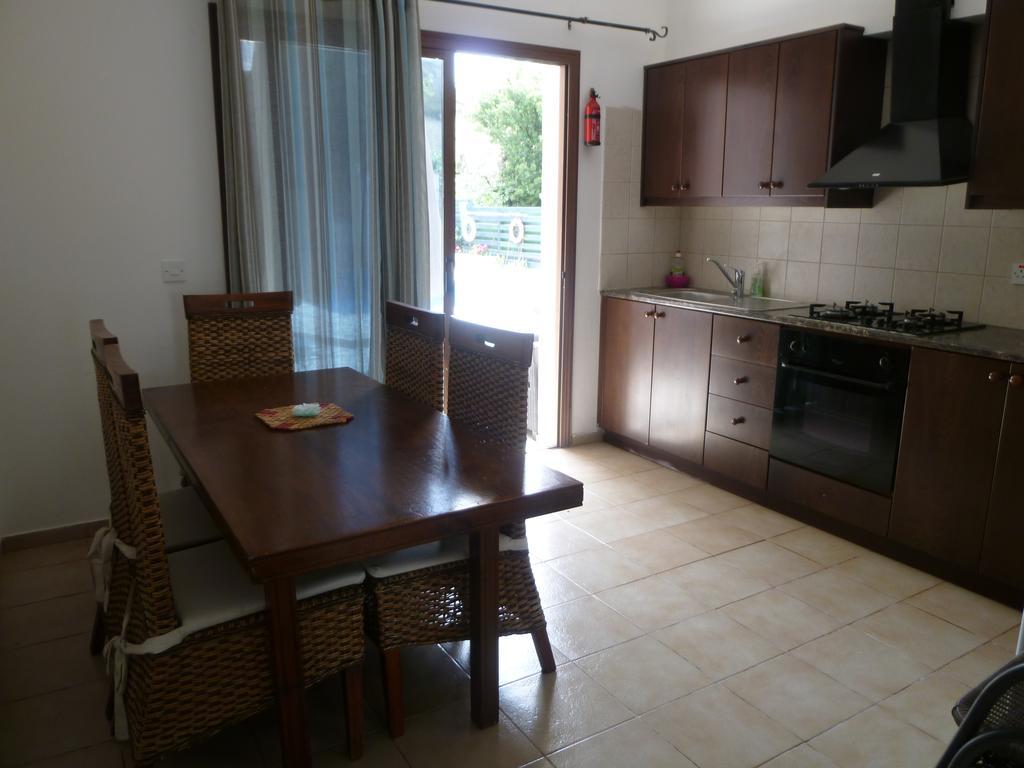 Avra Family Maisonettes Polis Bilik gambar